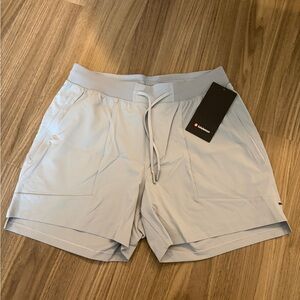 Lululemon Men's License to Train Linerless 5” Shorts in Light Gray